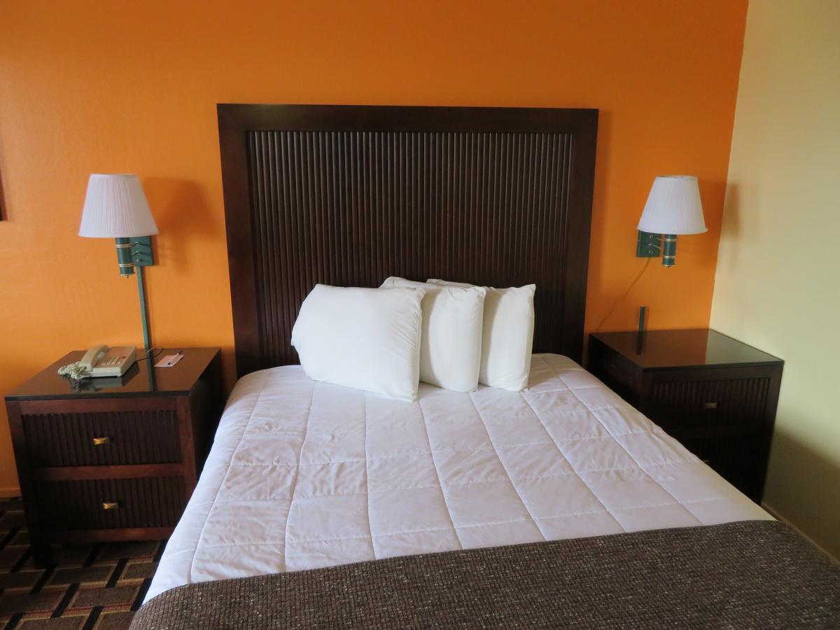Motel Royal Crest 2*