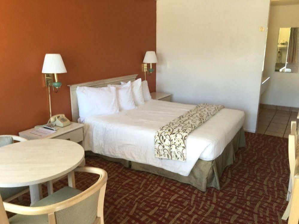 Royal Crest Motel 2*
