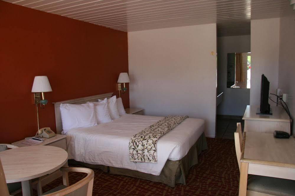 Royal Crest Motel 2*