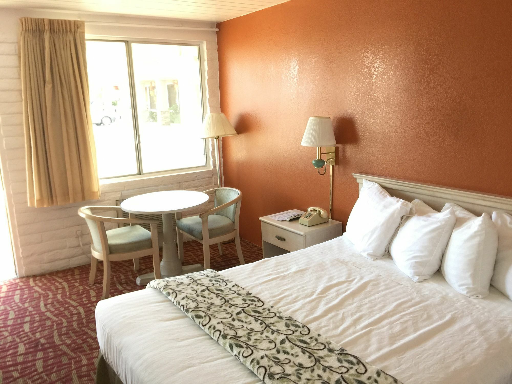 Motel Royal Crest 2*