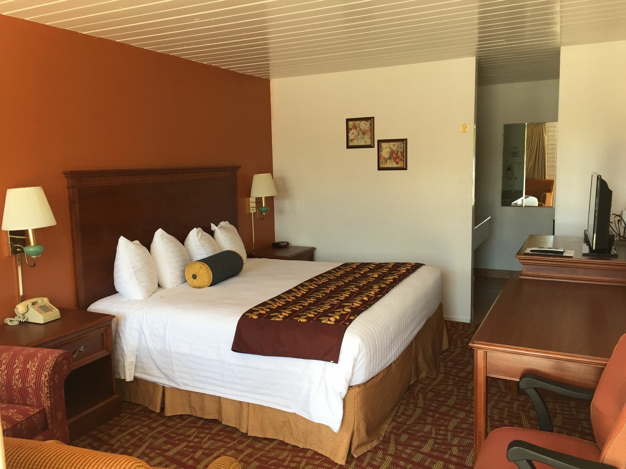 Royal Crest Motel Medford
