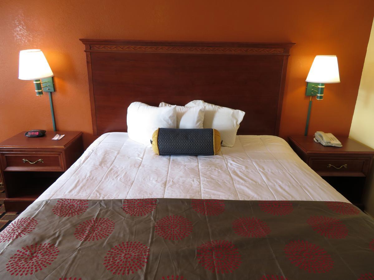 Royal Crest Motel 2*